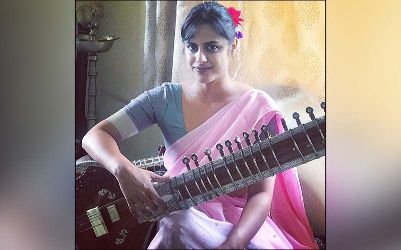 Mi Sangre: Marathi Actress Neha Mahajan Plays Sitar For International Singer And Musician Ricky Martin