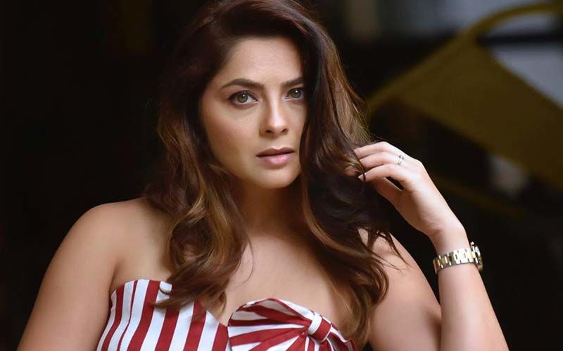 Sonalee Kulkarni's Poshter Girl Now Streaming On Netflix