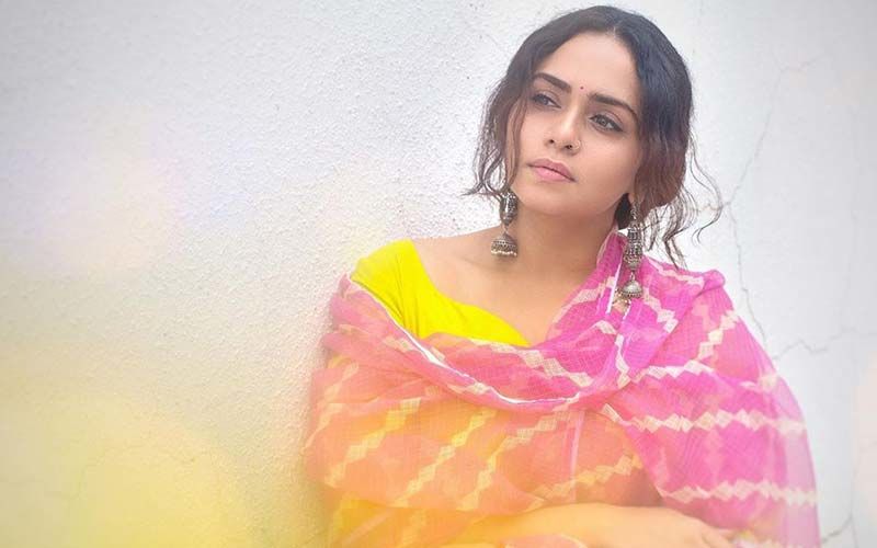 Amruta Khanvilkar Never Fails To Mesmerize Her Fans With Her Indian Look