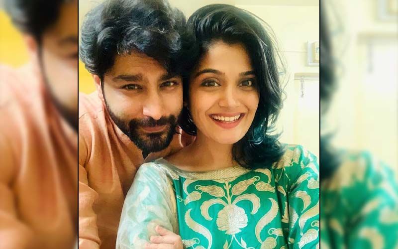 Isha Keskar And Rishi Saxena Love Posing For Wedding Pictures