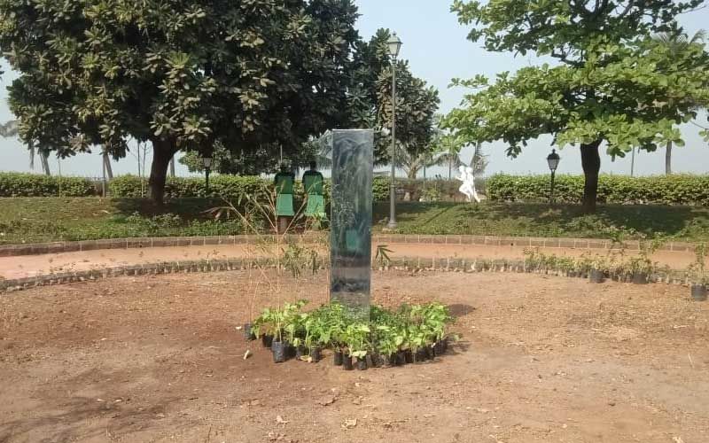 Mysterious Monolith Spotted At Bandra’s Joggers Park; Social Media User Drops Pics And Describes It-Deets INSIDE