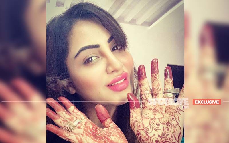 Bigg Boss 14 Challenger Arshi Khan Reveals Why She Has To Be Around Her Mother During Eid- EXCLUSIVE