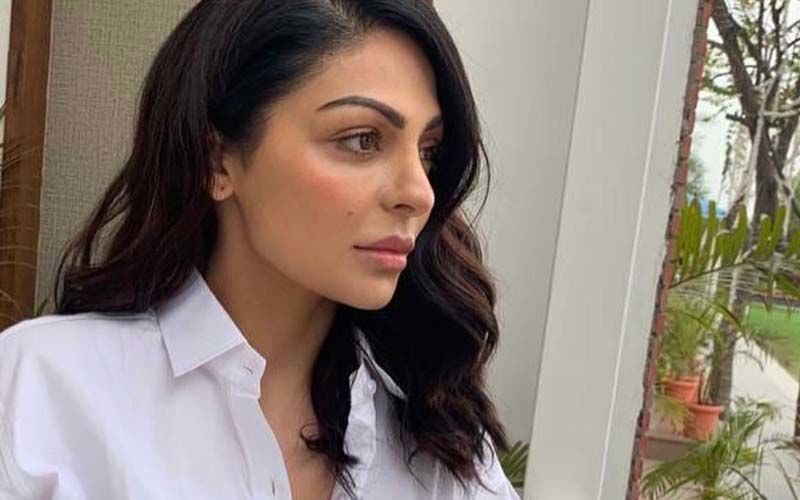 Neeru Bajwa Shares A Picture Wearing Her Favourite Outfit; Ladies, Take A Note