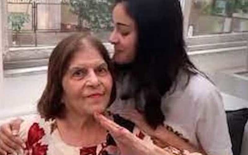 Ananya Panday’s Grandmom Snehlata Panday Passes Away; Chunky Panday-Bhavana Panday Arrive At Her Residence