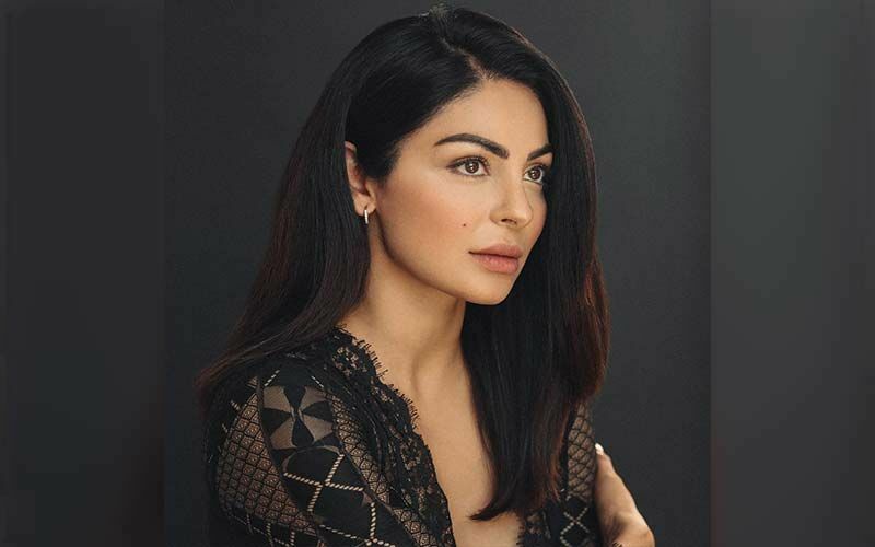Neeru Bajwa Gets Candid About Her Family's Struggles, REVEALS How Mom Worked As A Housekeeper During Her Pregnancy