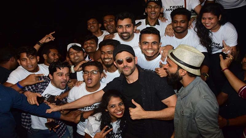 Hrithik Roshan Gets Mobbed By Fans At The Event Celebrating War's Record-Breaking Success; Poses For Pictures