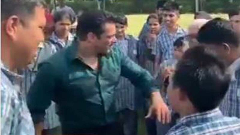 Blue Picture Sonakshi Sinha Hd Blue Picture Blue - Dabangg 3: Salman Khan And Sonakshi Sinha Dance With Special Children Of  Umang Foundation In Udaipur