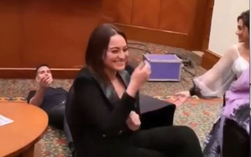 Akshay Kumar Lands On The Floor After Sonakshi Sinha Pushes Him: "If People Irritate Me, That's What I Do," Says Actress