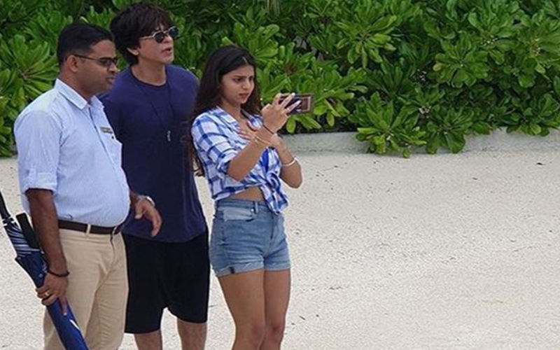 Suhana Khan Looks Shocked As She Tries To Capture A Moment In Maldives As Daddy Shah Rukh Khan Seems Distracted