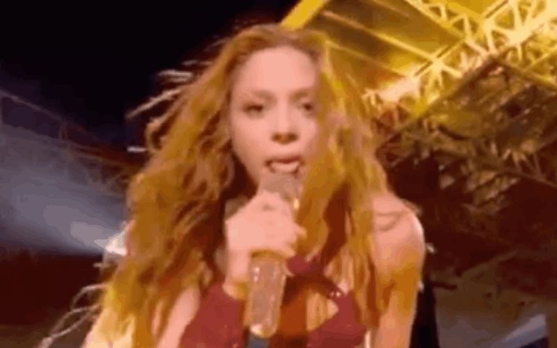Shakira's Tongue Wiggle At Superbowl Paves Way For Some Naughty Memes; Singer Gets Called A Lizard Too