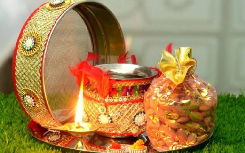 Happy Karwa Chauth Wishes 2022: Messages, Quotes, Gifs, Facebook And WhatsApp Status, Photos To Share With Your Loved Ones