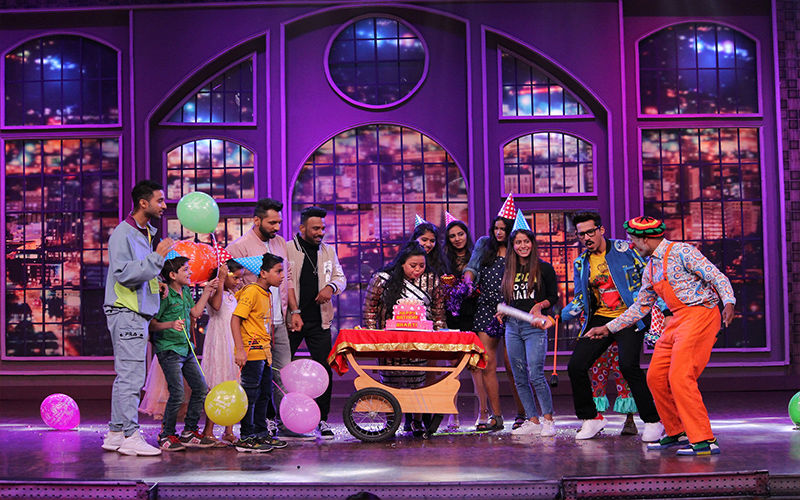 Harsh Limbachiyaa Throws A Surprise Birthday Party For Bharti Singh On The  Sets Of Khatra Khatra