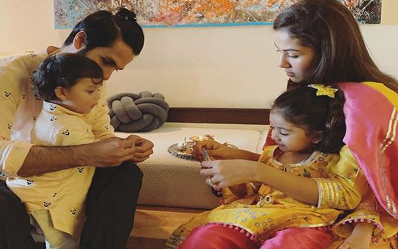 Mira Rajput Shares A Picture Of Misha Kapoor And Zain With Shahid Kapoor As They Celebrate Their First Rakshabandhan