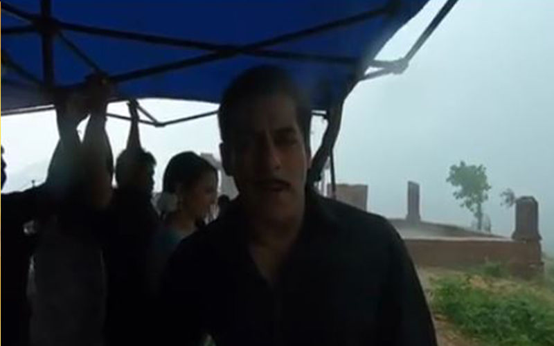 Salman Khan Wishes Fans Happy Independence Day and Rakhi From A Rainy Dabangg 3 Set
