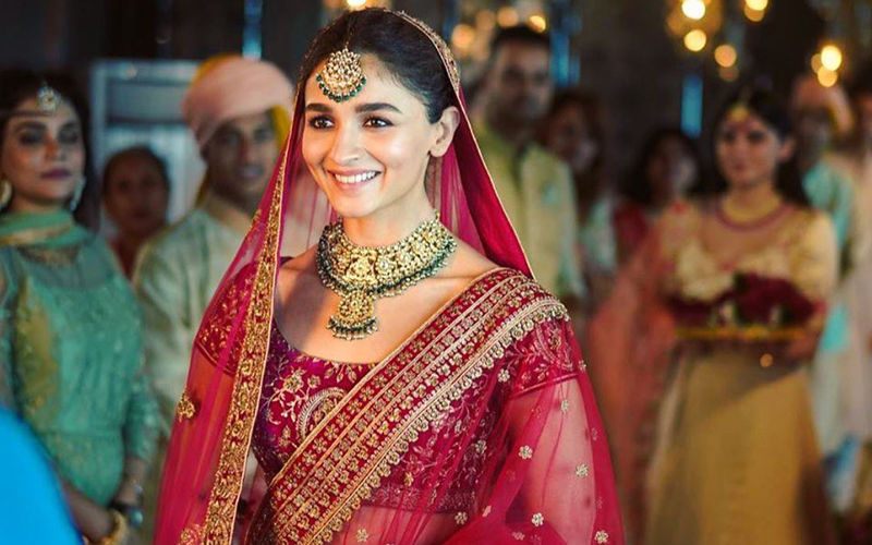 Ranbir Kapoor's Ladylove Alia Bhatt's Bridal Look Is Flawless, Lady Walks Down The Aisle Like A Bride-Boss - Video