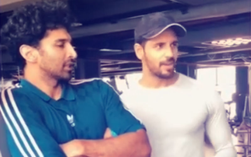 Caught Aditya Roy Kapur And Sidharth Malhotra Cannot Stop Checking Out This Hottie In The Gym
