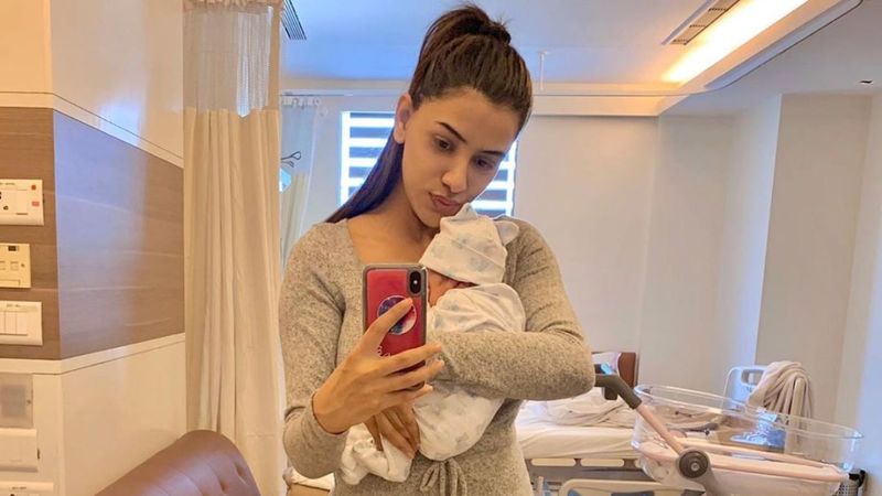 New Mommy Smriti Khanna Looks Incredibly Skinny In Post-Delivery PIC, Internet Asks, 'Did You Really Just Have A Baby?'