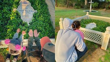 Kunal Kemmu And Daughter Inaaya Pay Tribute To Late Mansoor Ali Khan Pataudi On His Birth Anniversary; Soha Ali Khan Shares PIC