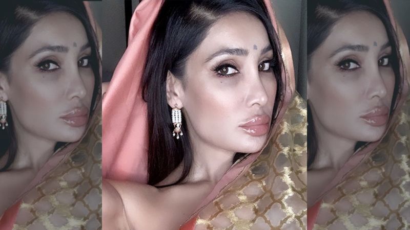Sofia Hayat Poses Butt Naked In Front Of An OM Painting, Calls Herself The 'Naked Goddess'; Slammed For Offending Religious Sentiments
