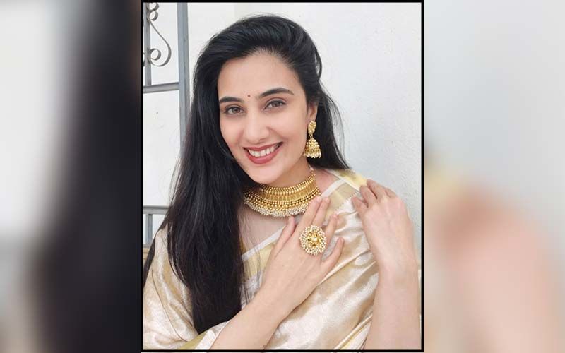 Sai Lokur Gets Mehendi On Her Hands, Soon After She Announced Finding The Love Of Her Life