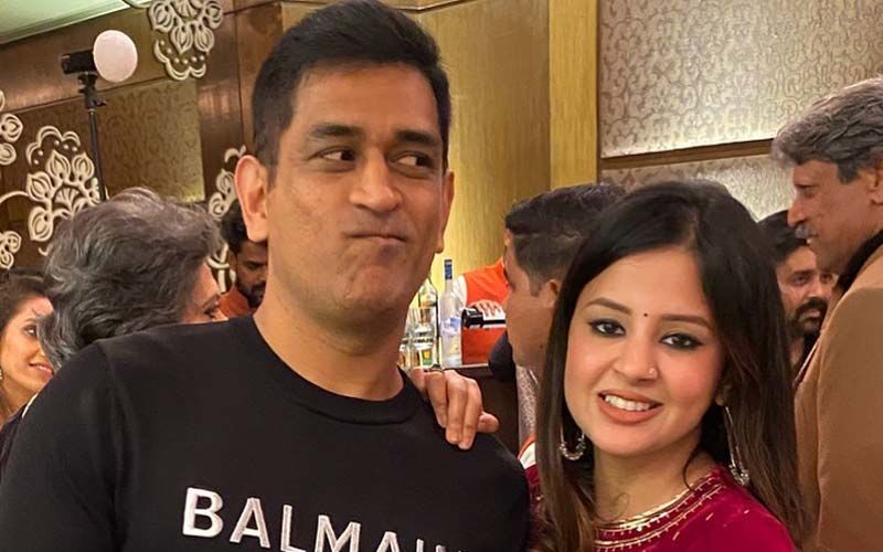 MS Dhoni's Wifey Sakshi Asks Hotel Staff If Her Husband's Cute; Gets A Hilarious Reaction - VIRAL Video