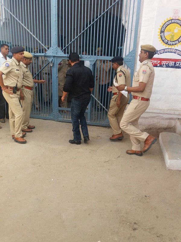 Salman Khan Enters Jail As Usual Salman Khan Enters Jail As Usual