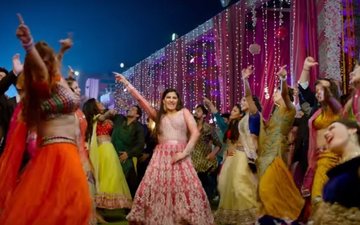 फिल्म ‘वीरे की वेडिंग’ का गाना ‘हट जा ताऊ’ हुआ रिलीज़, सपना चौधरी का ठुमका देख दीवाने हो जाएंगे आप