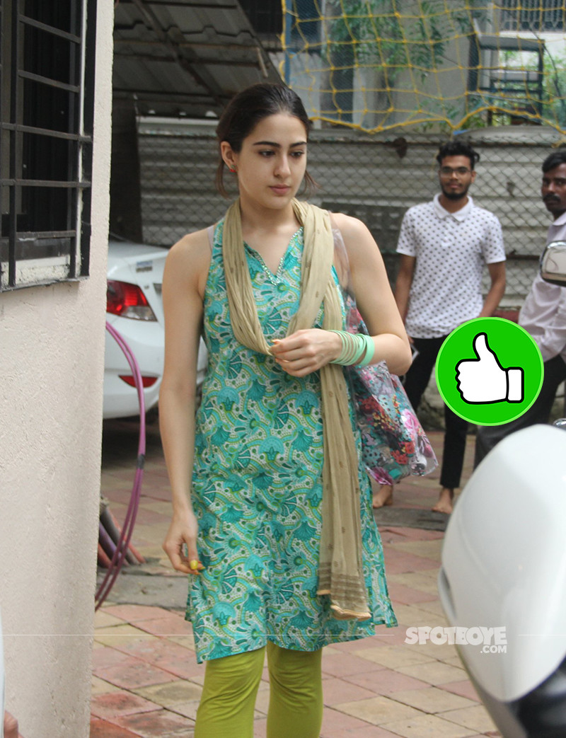 Sara Ali Khan Spotted In Bandra