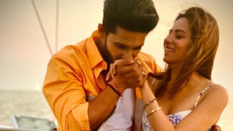 Ravi Dubey Shares A Picture Showing Of His Washboard Abs; Wifey Sargun Mehta Goes 'Aag Lagani Hai Kya'