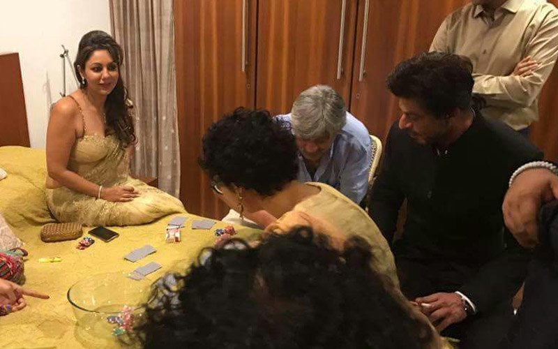 Ooh La La! Watch SRK Playing Cards At Aamir Khan’s House