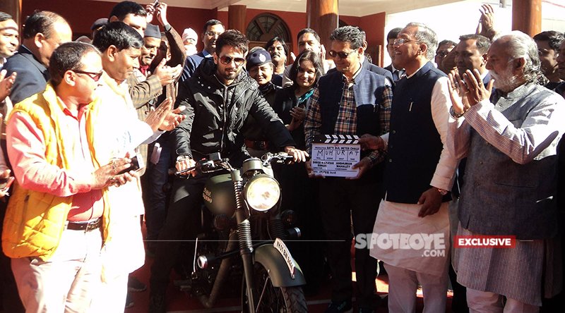 Shahid Kapoor During The Mahurat Shot For Batti Gul Meter Chalu
