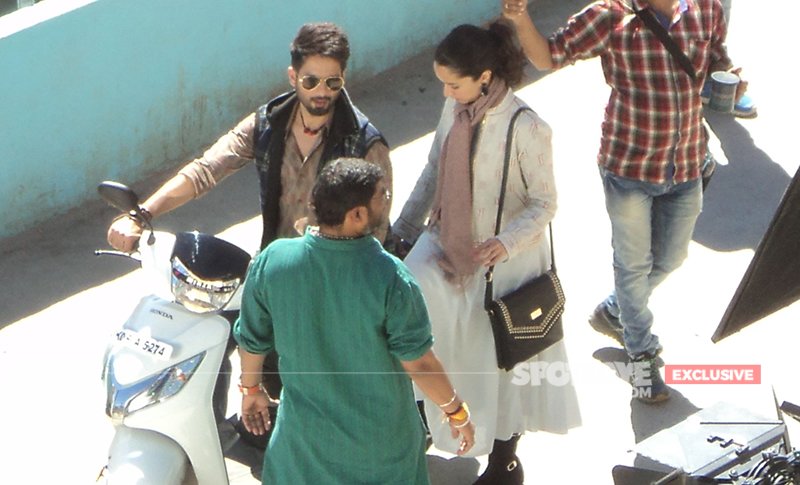 Shahid Kapoor Riding Scooty With Shraddha Kapoor