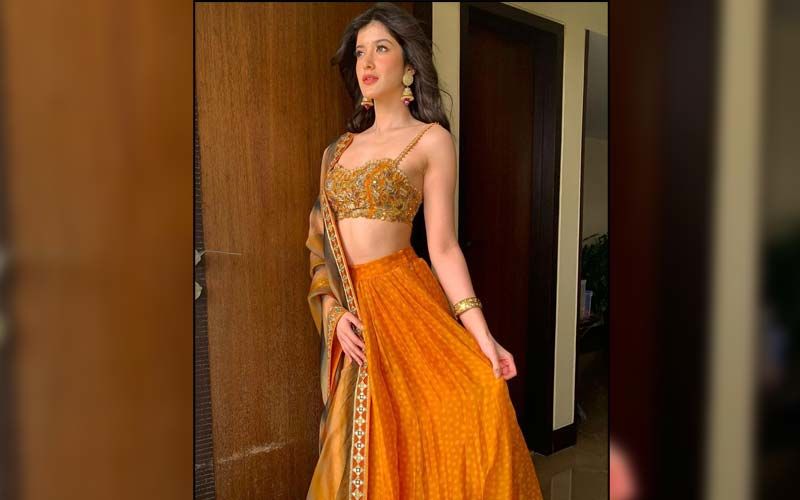 Shanaya Kapoor Stuns In Yellow Lehenga For Cousin Rhea Kapoor's Wedding; BFFs Suhana Khan And Ananya Panday Can't Get Over How Beautiful She Looks