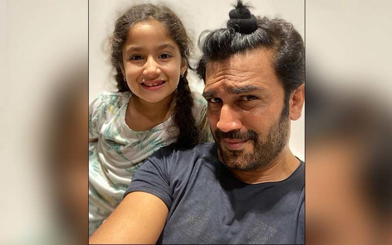These Pictures Of Sharad Kelkar's Father-Daughter Moments Will Make You Go 'Aww'