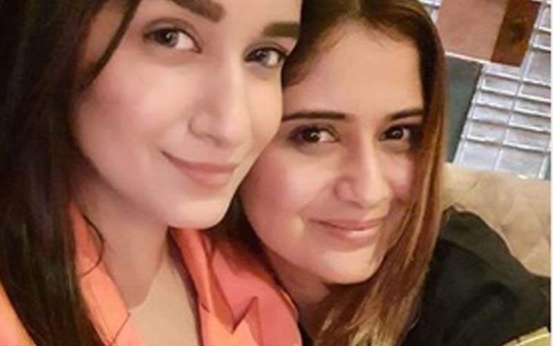 Bigg Boss 13: Shefali Bagga And Arti Singh Chill Together As Besties; Former Wants Latter To Get Married Soon