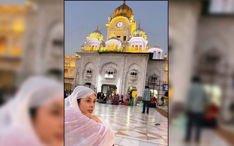 Shehnaaz Gill Seeks Blessings At The Golden Temple, Wins Hearts With Her Simplicity; Fans Call Her 'Down To Earth' -SEE PIC