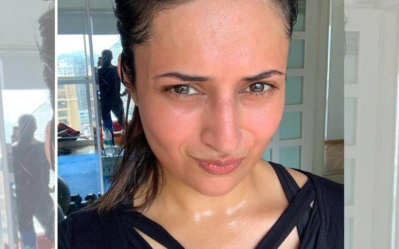 Divyanka Tripathi Records Video While Schooling A Man For Polluting Ocean By Throwing Pooja Material - WATCH
