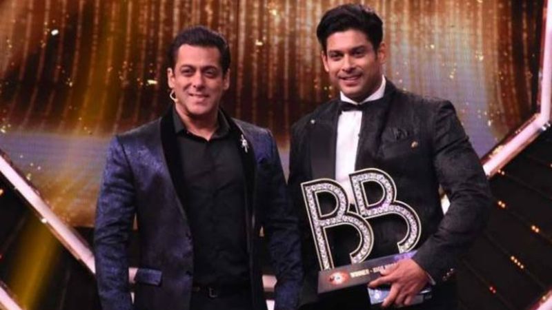 When Bigg Boss 13 Winner Sidharth Shukla Accepted An Award On Behalf Of Salman Khan, 'Will Give It Him Personally' - VIDEO