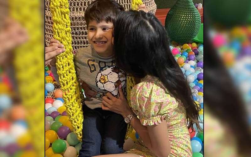 Inside Shweta Tiwari's Son Reyansh's 5th Birthday Bash; Palak Tiwari Kisses Her Baby Brother -Check PICS And VIDEOS