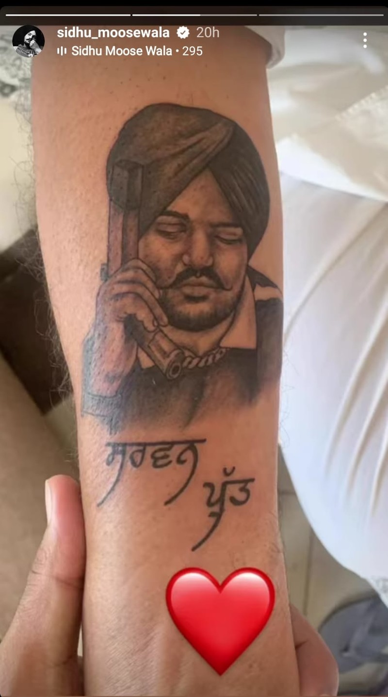 Sidhu Moose Wala death: एक और इत्तेफाक! मूसेवाला ने Tattoo पर कही थी ये  बात, हत्या के बाद सच साबित हुई - Sidhu Moose Wala death tattoo on body  poster on cars