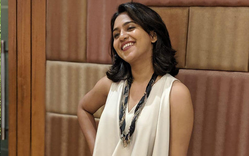 Mrunmayee Deshpande Kicks Off Her Shoot For Hosting 'Yuva Singer Ek Number'