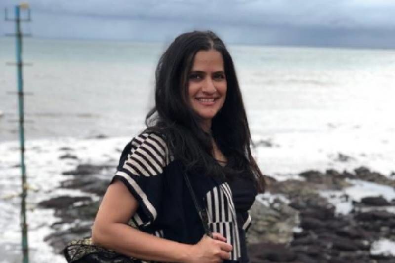 Sona Mohapatra Has A Befitting Reply Ready For A Man Asking 'Why All Feminists Have To Show Cleavage To Compete With Men'