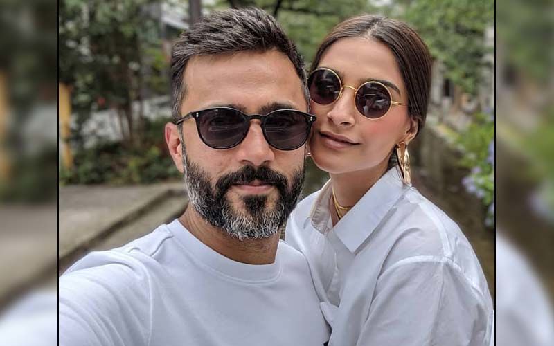 Sonam Kapoor Gives A Glimpse Of Her Long Distance Relationship With Husband Anand Ahuja; Couple Connect Over A Video Call As She Misses Him Terribly
