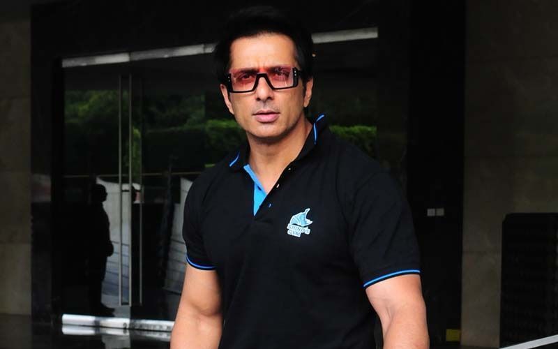 Sonu Sood Gives A Witty Response To A Fan Asking Him For Rs 1 Crore; Actor's Reply To A Twitter User Who Wants A Role In His Film Wins Hearts