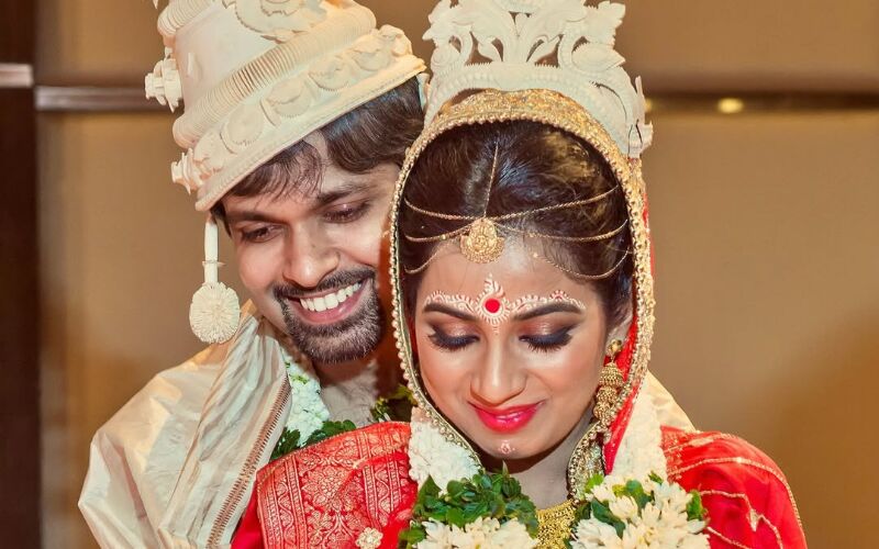 Shreya Ghoshal Celebrates 10th Wedding Anniversary !