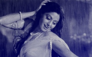 अलविदा श्रीदेवी: पंचतत्वों में विलीन हुई बॉलीवुड की ‘चांदनी’
