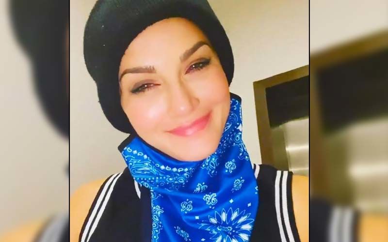 Sunny Leone Dons A Stylish Mask And A  Beanie As She Steps Out For 'Wifey Duties'; Jokes 'I Swear No One Recognizes Me When I Go Out Like This' - WATCH