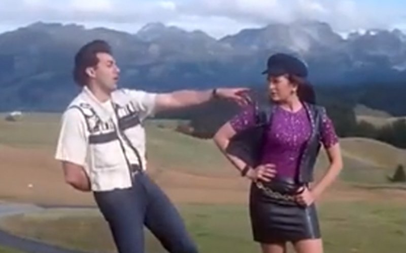 MEME: Sunny Deol dances to Kaala Chashma...