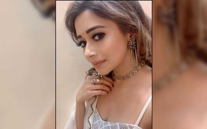 Uttaran Actress Tina Dutta Hits Back At A Troll Who Abused Her For Posing Topless; 'Is This The Kind Of Upbringing You Get?'