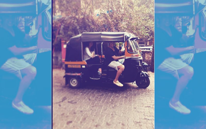 Twinkle Khanna Goes Out On A Date With Her "Cute Rickshaw Driver" Akshay Kumar